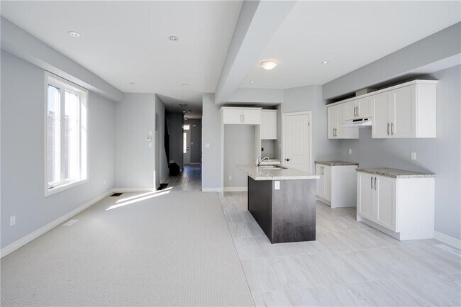 Building Photo - 98 Shoreview Pl