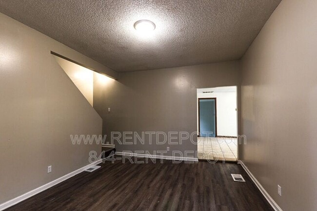 Building Photo - 1725 S Linwood Ave