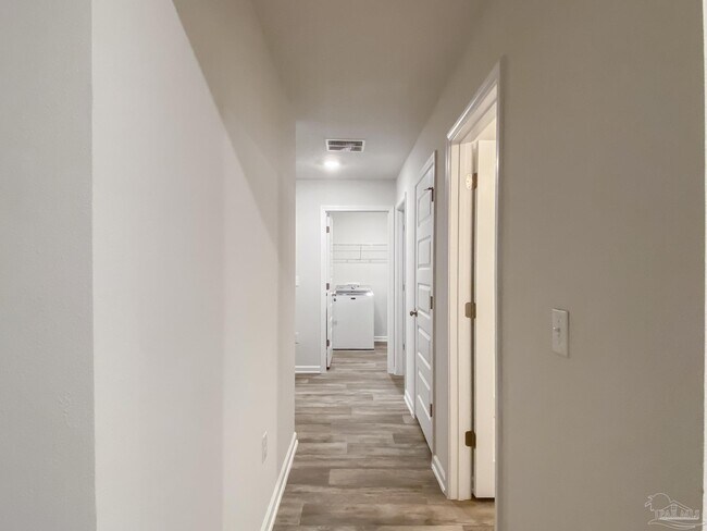 Foto del edificio - 5554 Guinevere Ln