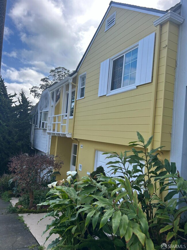 Foto del edificio - 255 Molimo Dr