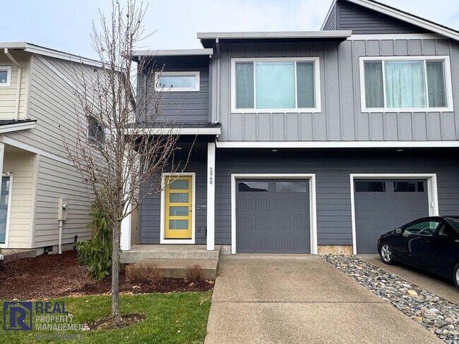 Foto del edificio - Modern 3 Bedroom Duplex With Garage!!