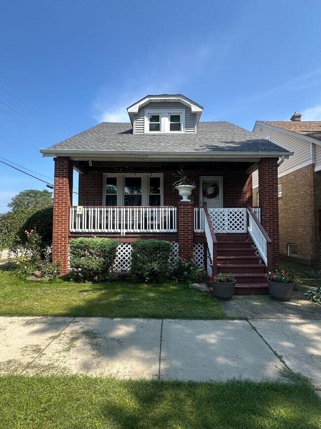 Building Photo - 6491 N Newland Ave