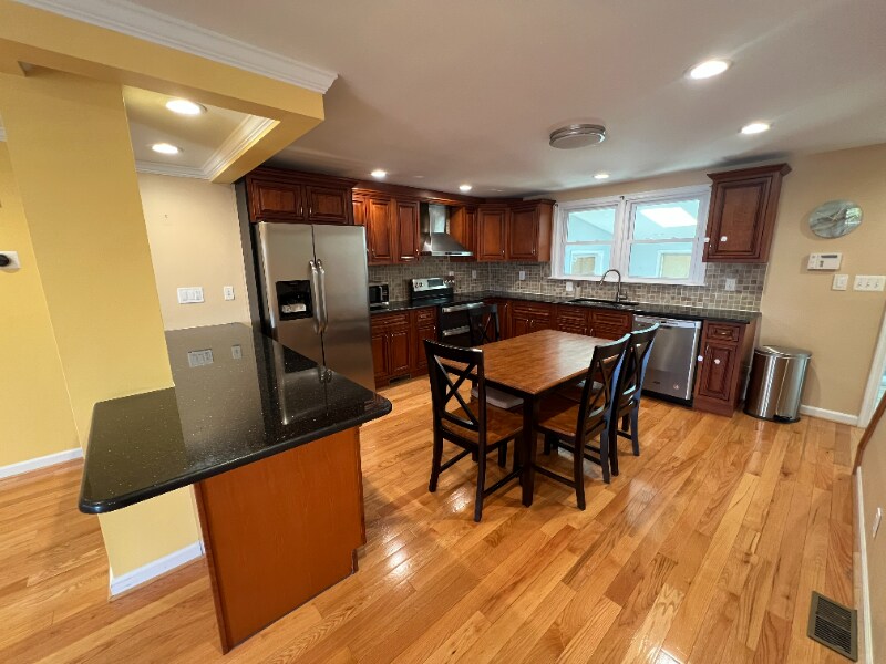 Foto principal - 643 47th St