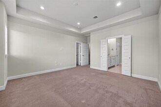 Building Photo - 2812 Grand Fountains Dr