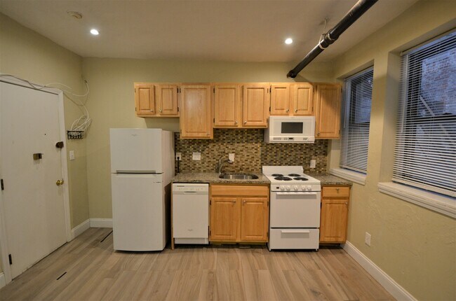 Foto del edificio - 52 Westland Ave