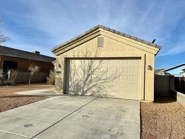 Building Photo - Beautiful 3 Bedroom Home in Central Kingman!