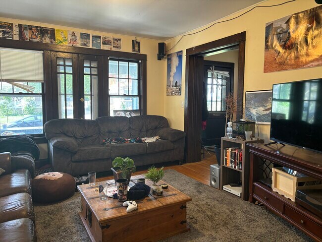Building Photo - 109 Lathrop St