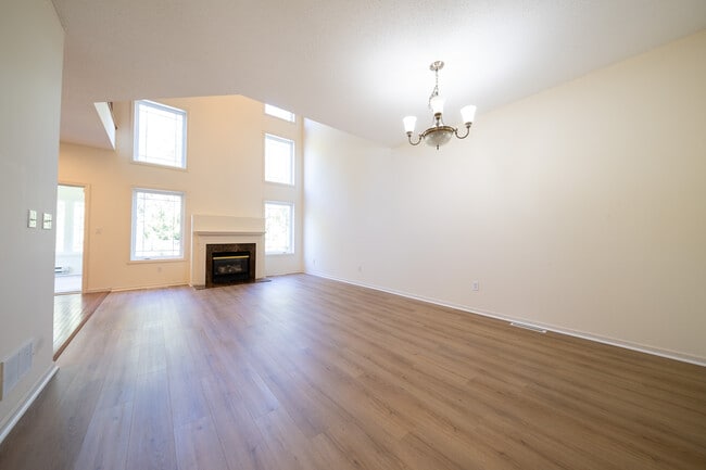Building Photo - 15523 Lilac Dr