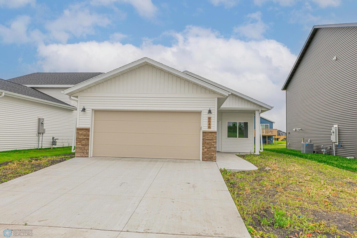 Foto principal - 6646 68th St S