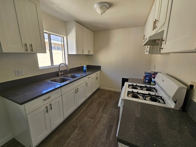 Building Photo - 2385 Chanslor St