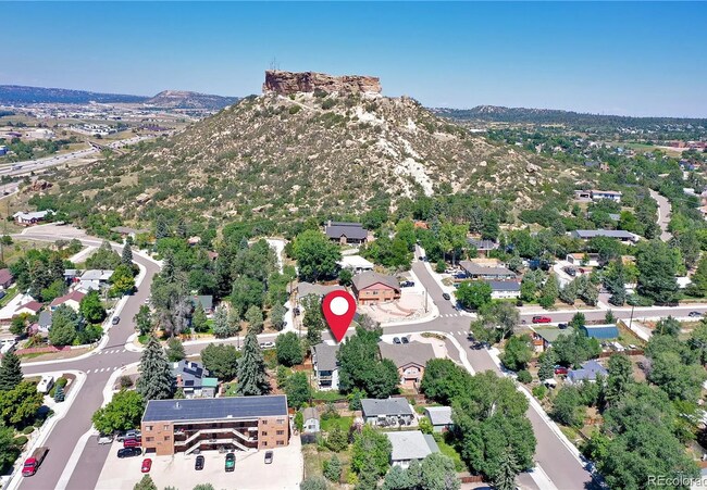 Foto del edificio - 3 bed / 2.5 bath duplex in Castle Rock!! -18 month lease preferred