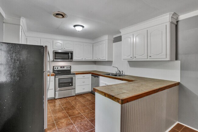 Building Photo - Beautiful Home for Lease!