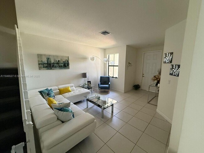 Foto del edificio - 3382 W 112th St
