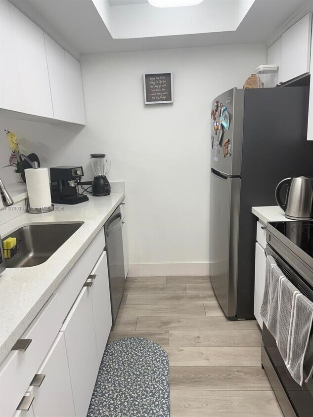 Foto principal - 8100 Geneva Ct