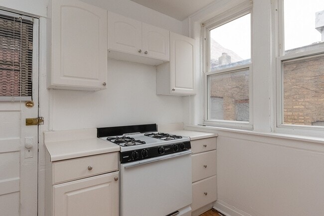 Building Photo - 4409 N Kenneth Ave