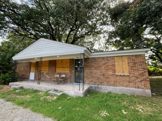 Photo - 1766 Cincinnati Rd House