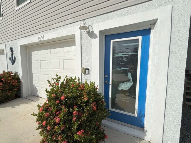 Building Photo - Waterfront 3 bedroom townhome with dock!