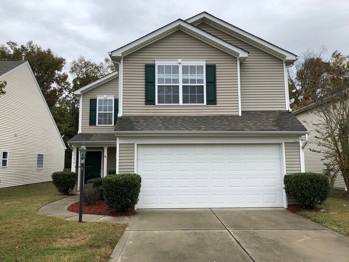 Foto principal - 15634 Lakepoint Forest Dr