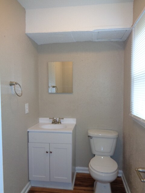 Building Photo - 420 Bethel St