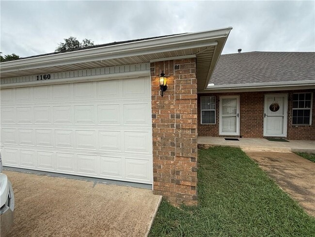 Building Photo - 1160 N Boxley Ave