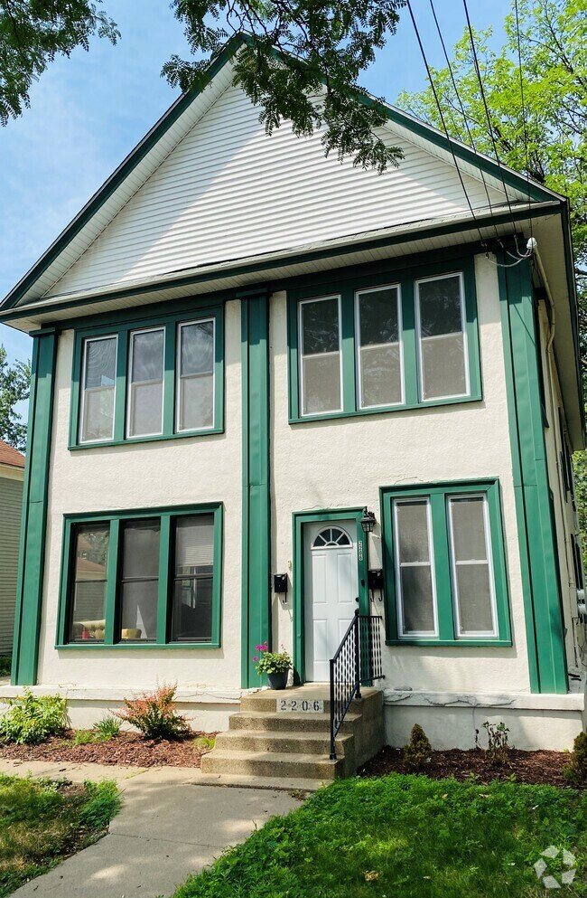 Holland Apartments for Rent with High Ceilings Minneapolis, MN 1