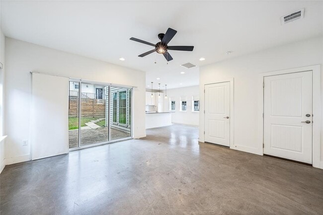 Building Photo - 1213 Eleanor St