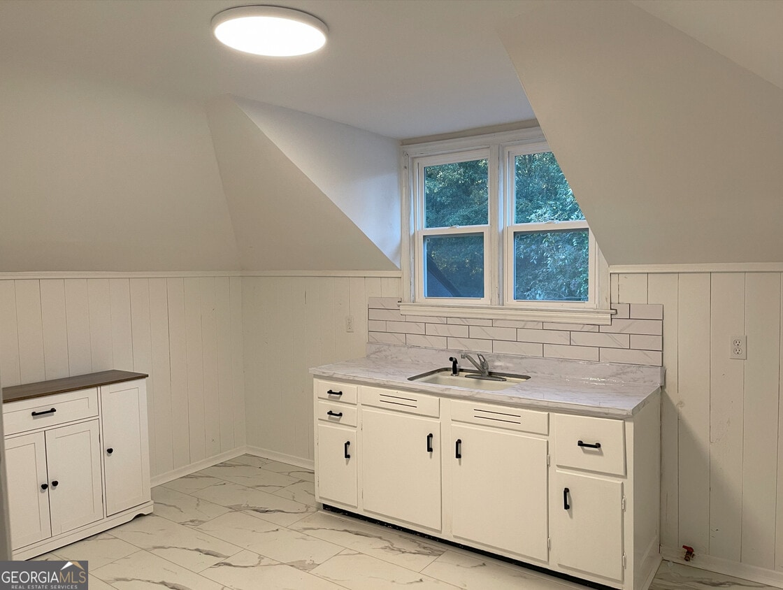 Primary Photo - 1391 Jefferson Ave