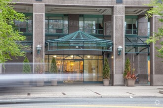 Building Photo - 889-889 Bay St.