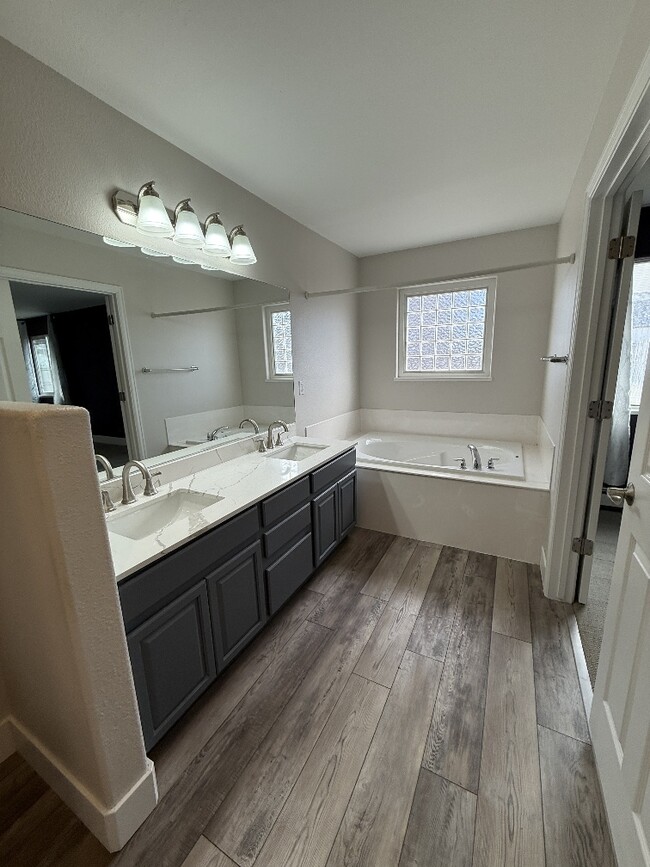 Building Photo - 938 Elberta Dr