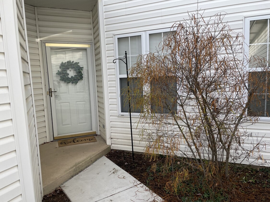 113 N Barton Trail, Batavia, IL 60510 Townhome Rentals in Batavia IL