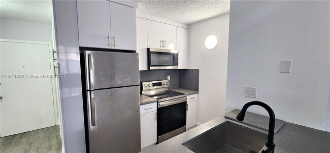 Foto del edificio - 2501 Riverside Dr