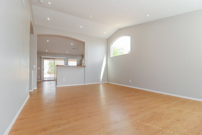 Foto del edificio - 7127 N 82nd Ln