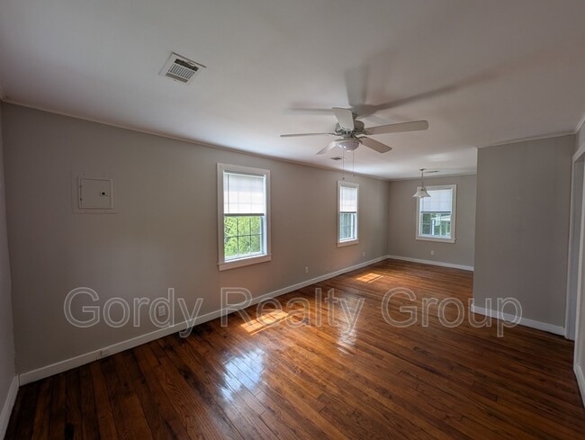 Building Photo - 4459 Broad St