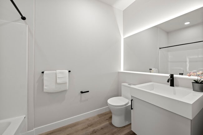 Building Photo - The Parkline