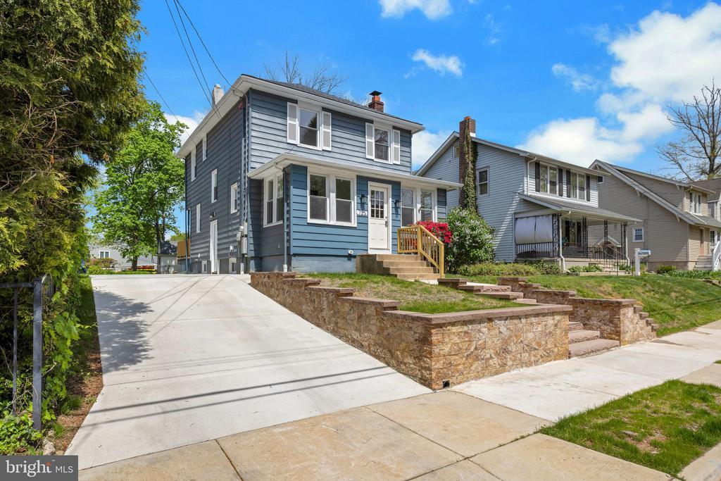 Primary Photo - 725 Belmont Ave