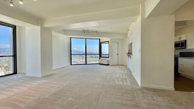 Foto del edificio - 6363 Christie Ave