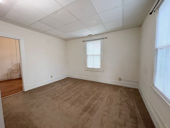 Building Photo - 1 Bedroom, 1 Bathroom Apartment in Greensboro!