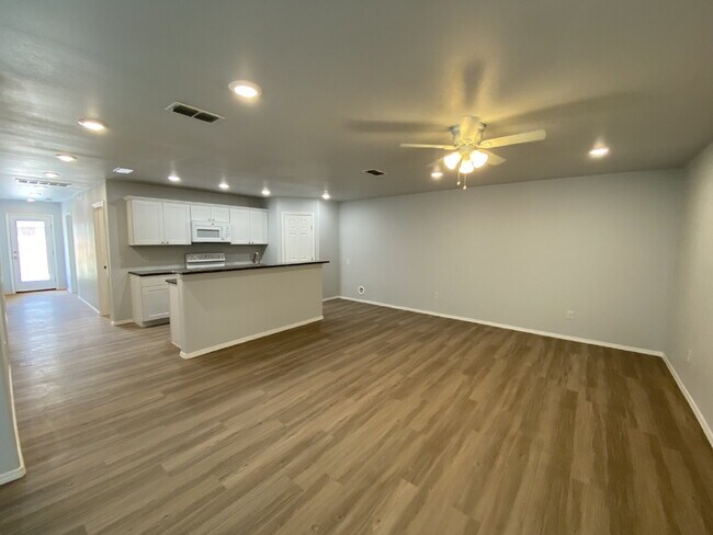 Foto del edificio - 3/2 duplex in Lincoln 16!