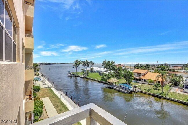 Foto del edificio - 1766 Cape Coral Pkwy E