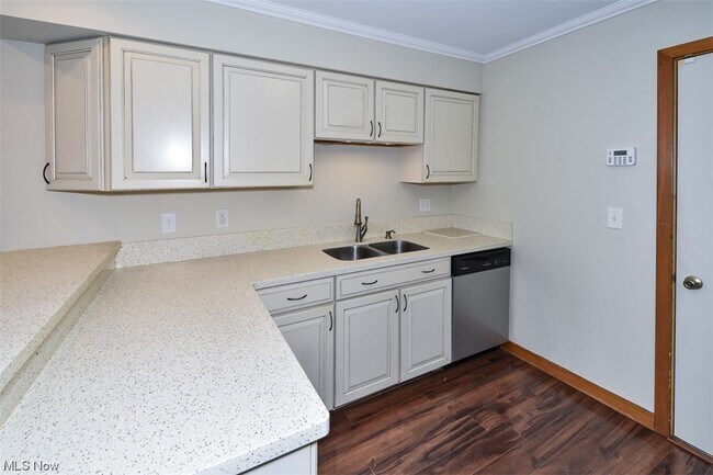 Building Photo - 1386 Patti Park