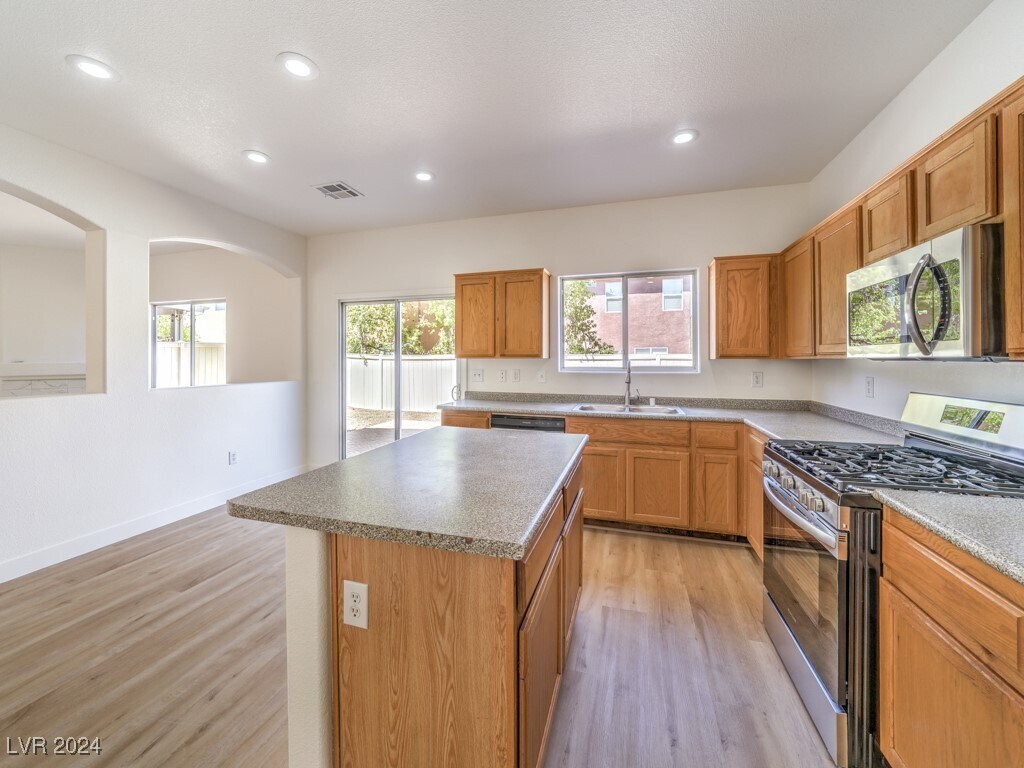 Foto principal - 5576 W Sun Temple Ave