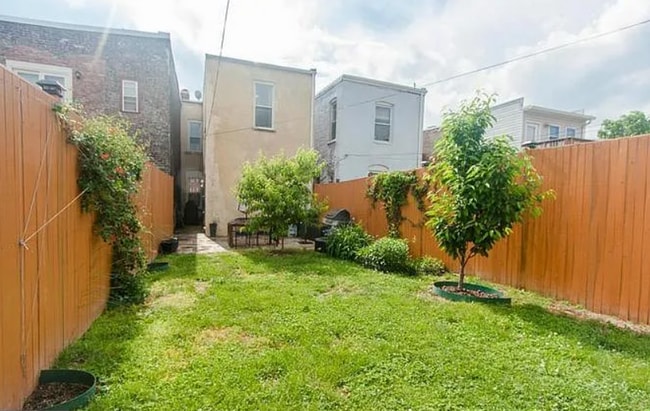 Building Photo - Charming Rowhouse Retreat in the Heart of DC!