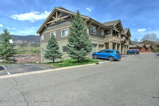 Building Photo - River View Condominium! PRICE REDUCED!