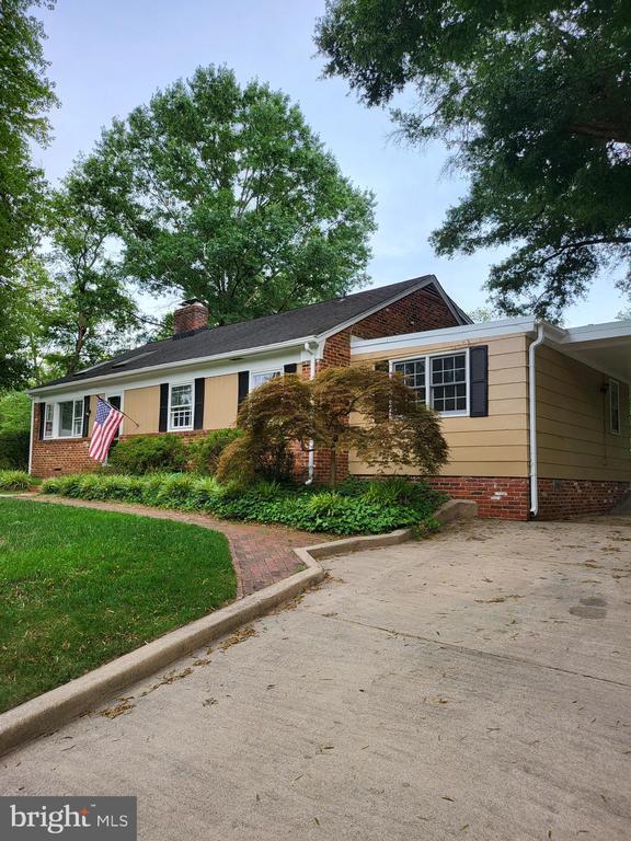 Primary Photo - 1701 Paul Spring Pkwy