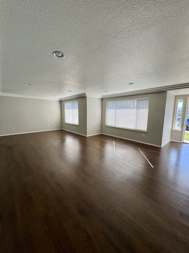 Foto del edificio - 935 Fairfield Cir