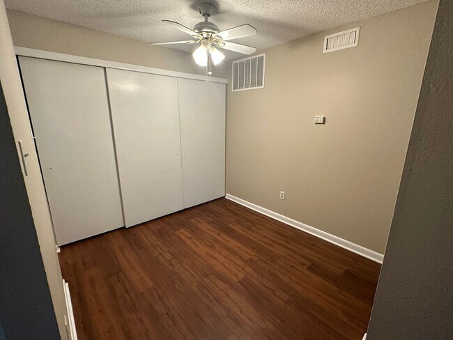 Building Photo - 2BD/2BA Condo located on the Germantown/Me...