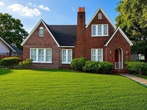 Building Photo - 2504 Pecos St