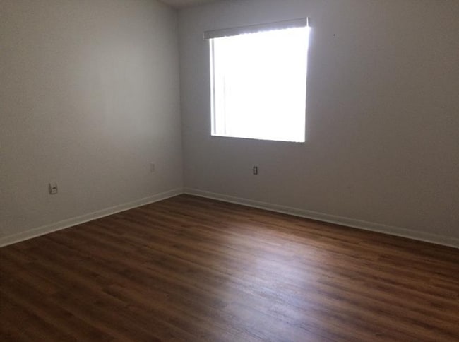 Foto del edificio - 751 N Pine Island Rd