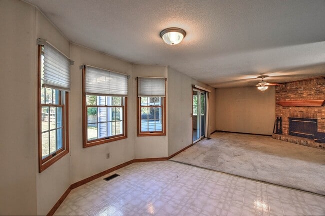Building Photo - 745 Christopher Dr