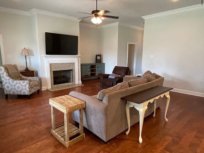 Foto del edificio - Cypress Bend- 4 bedroom!